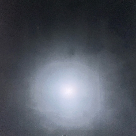 Apple iPad 9.7inch with WiFi 32GB- Space Gray (2017 Model) (USED AND NOT LOCKED) - Picture 4 of 8